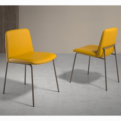 Silla PNL 304 con tapizado en color vibrante y estructura metálica para hoteles
